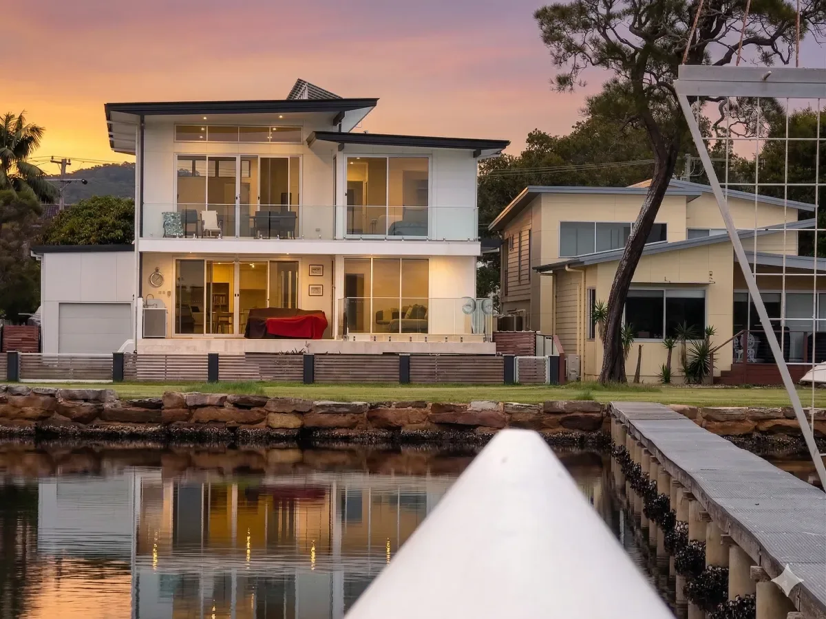 Wawu — luxury waterfront house at Woy Woy